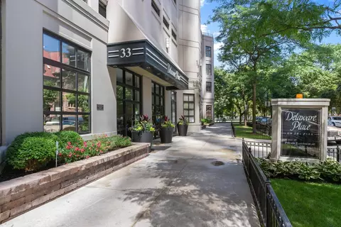 33 W Delaware Pl #18K, Chicago, IL 60610
