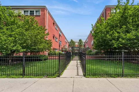 6969 N Ashland Blvd #304, Chicago, IL 60626