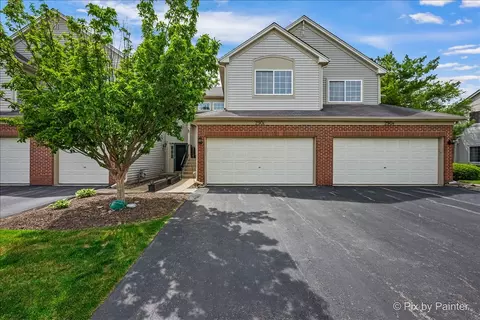 290 Nicole Dr #E, South Elgin, IL 60177