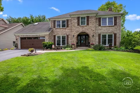 25 W185 Setauket Ave, Naperville, IL 60540
