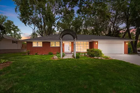 1010 W Elm St, Palatine, IL 60067