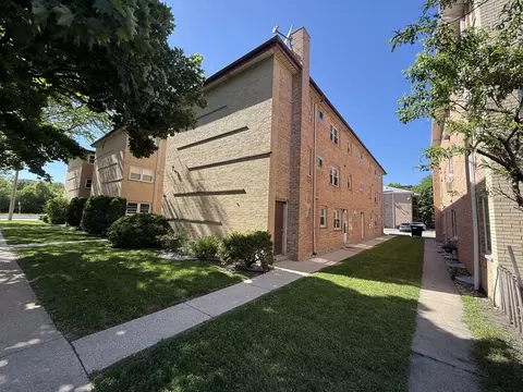 8748 W Berwyn Ave #2S, Chicago, IL 60656