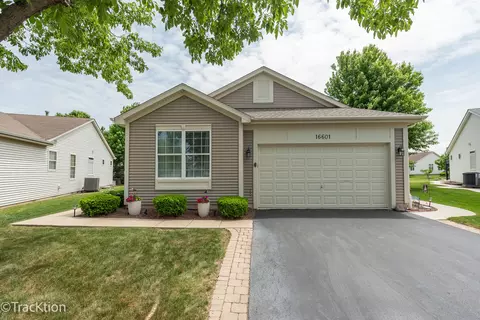16601 Grandwood Lake Dr, Crest Hill, IL 60403