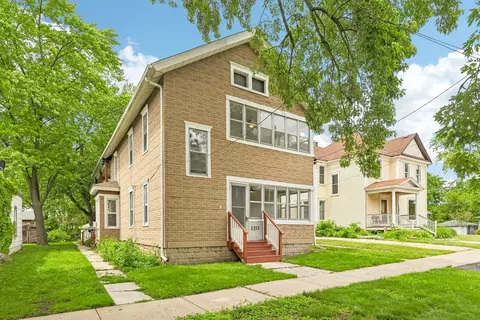 1211 S Jefferson St, Lockport, IL 60441