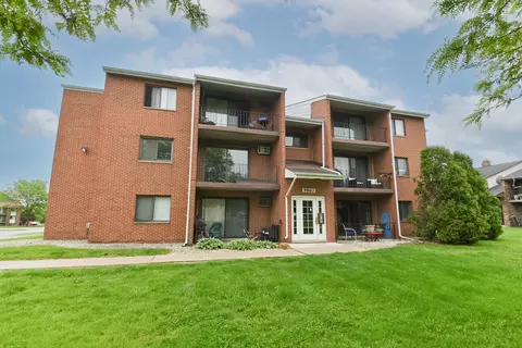 9860 153rd St #207, Orland Park, IL 60462