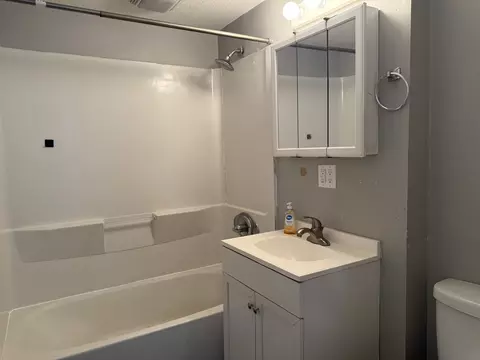 Bath - 2518 5th Ave, Moline, IL 61265 photo 2 of 2