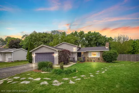 28 W516 Leverenz Rd, Naperville, IL 60564