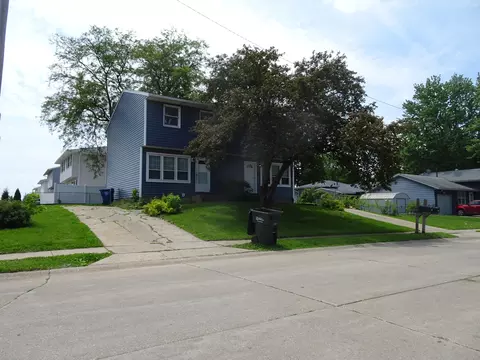 1705 W 55th St W, Davenport, IA 52806