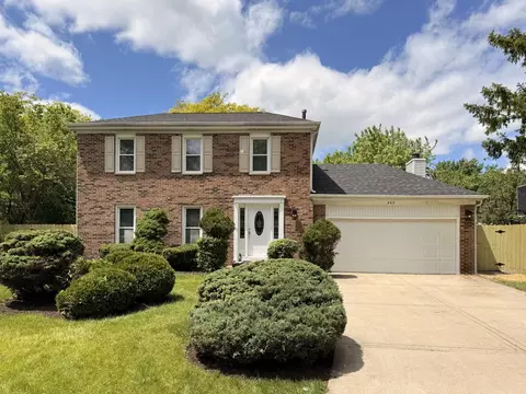 565 Kensington Ct, Roselle, IL 60172