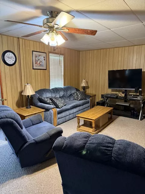 Living - 407 Middleton St, Iuka, IL 62849 photo 2 of 2