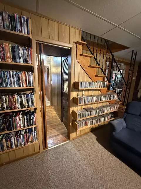 Entry Way - 407 Middleton St, Iuka, IL 62849 photo 1 of 1