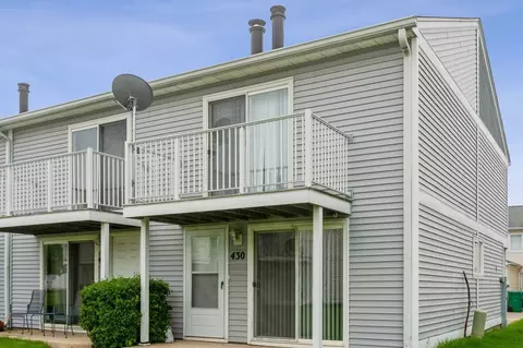 430 Meadow Green Ln, Round Lake Beach, IL 60073