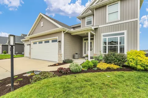 1802 Littlefield Ln, Mahomet, IL 61853