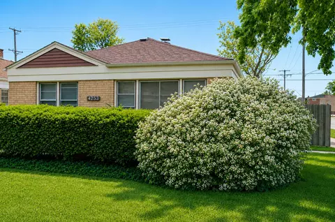 4253 Prescott Ave, Lyons, IL 60534