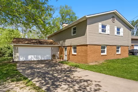110 Andrea Ct, Cleveland, IL 61241