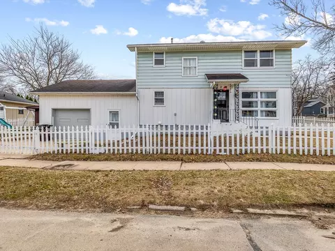 317 N Grove Ave, Freeport, IL 61032