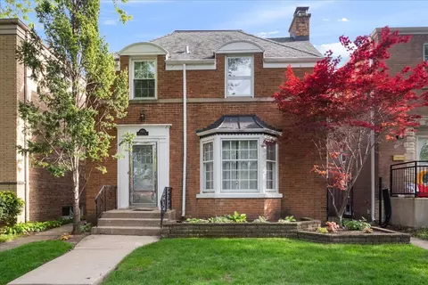 2925 W Greenleaf Ave, Chicago, IL 60645