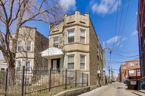 1716 W Morse Ave, Chicago, IL 60626