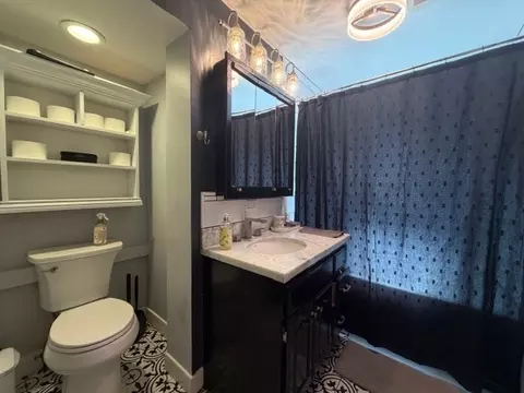 Bath - 6507 W 41st St, Stickney, IL 60402 photo 2 of 2