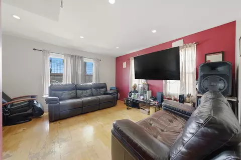 Living - 7420 W 64th Pl, Summit, IL 60501 photo 1 of 2