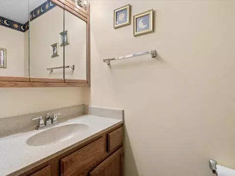 Bath - 3517 Turnberry Dr, Mchenry, IL 60050 photo 1 of 3