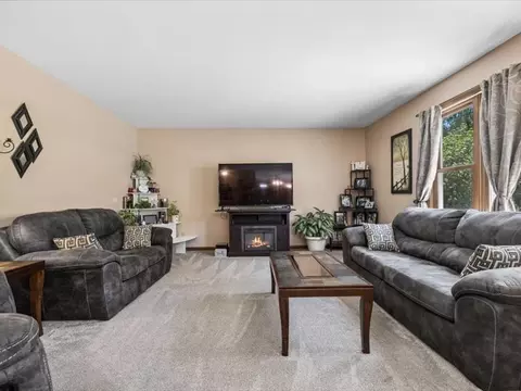 Living - 3517 Turnberry Dr, Mchenry, IL 60050 photo 1 of 4