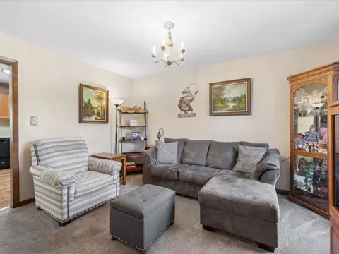 Living - 3517 Turnberry Dr, Mchenry, IL 60050 photo 4 of 4
