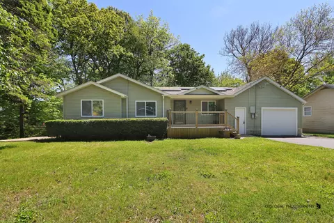 231 Oakdale Ave, Winthrop Harbor, IL 60096