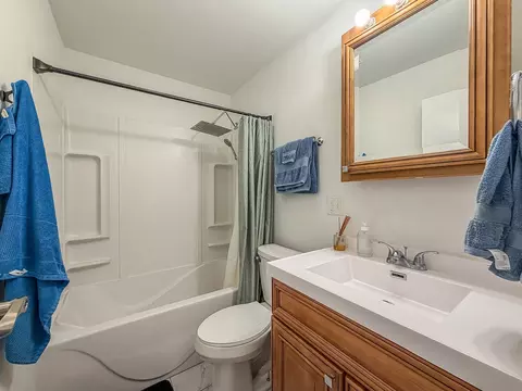 Bath - 1116 Centennial Dr, Champaign, IL 61821 photo 1 of 1
