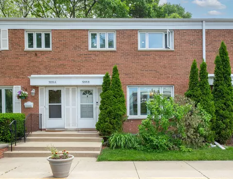 1205 Peterson Ave #B, Park Ridge, IL 60068