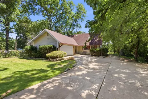 307 W Schaumburg Rd, Streamwood, IL 60107