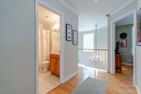 Entry Way - 4692 N Sapphire Dr, Hoffman Estates, IL 60192 photo 2 of 2