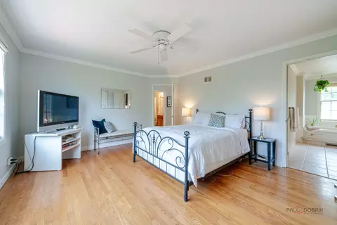 Bedroom - 4692 N Sapphire Dr, Hoffman Estates, IL 60192 photo 2 of 4