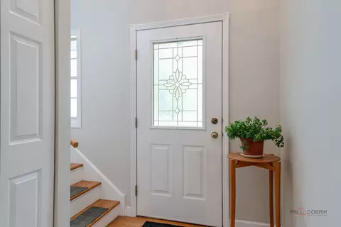 Entry Way - 4692 N Sapphire Dr, Hoffman Estates, IL 60192 photo 1 of 2