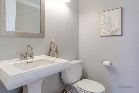 Bath - 4692 N Sapphire Dr, Hoffman Estates, IL 60192 photo 1 of 3