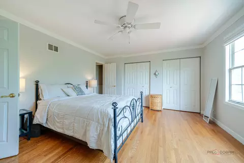 Bedroom - 4692 N Sapphire Dr, Hoffman Estates, IL 60192 photo 1 of 4