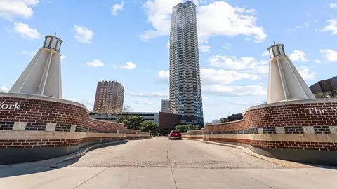 3660 N Lake Shore Dr #4007, Chicago, IL 60613