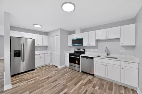 Kitchen - 21 Willow Rd, Matteson, IL 60443 photo 1 of 4