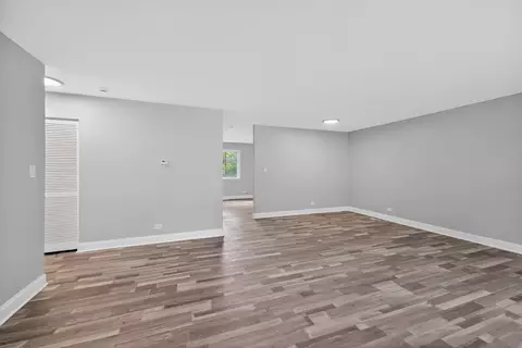 Living - 21 Willow Rd, Matteson, IL 60443 photo 6 of 7