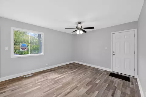 Living - 21 Willow Rd, Matteson, IL 60443 photo 7 of 7