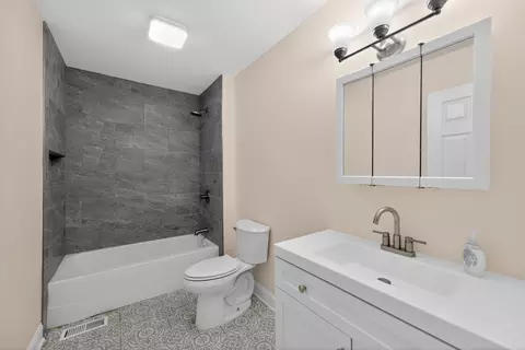 Bath - 21 Willow Rd, Matteson, IL 60443 photo 1 of 2