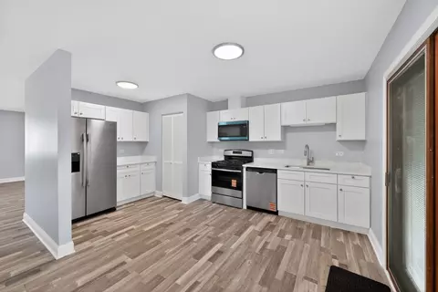 Kitchen - 21 Willow Rd, Matteson, IL 60443 photo 4 of 4