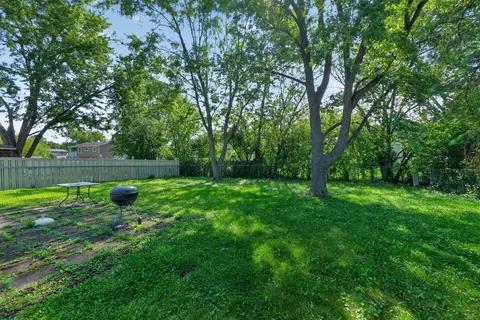 Exterior - 21 Willow Rd, Matteson, IL 60443 photo 5 of 6