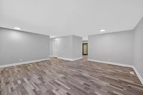 Living - 21 Willow Rd, Matteson, IL 60443 photo 3 of 7
