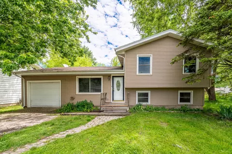 1716 Parklane Ave, Mchenry, IL 60050