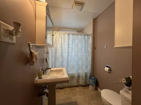 Bath - 1416 Prospect Ave, Peru, IL 61354 photo 1 of 2