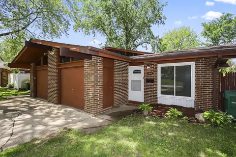 1613 Mary Ann Ln, Lockport, IL 60441