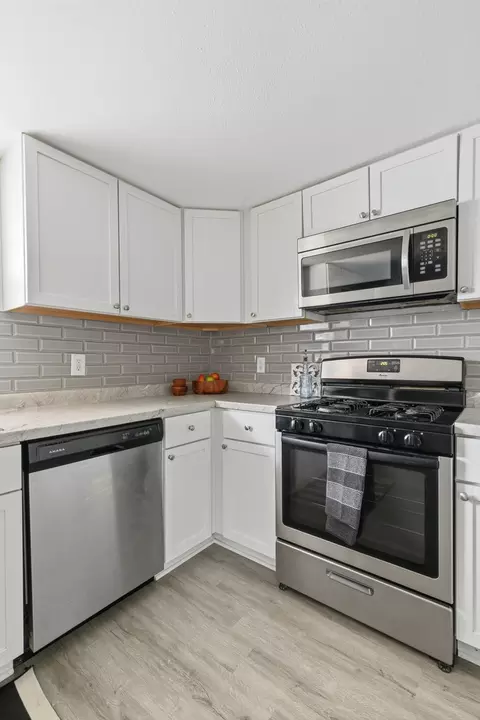 Kitchen - 2306 9th St, Silvis, IL 61282 photo 5 of 5