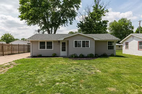 2306 9th St, Silvis, IL 61282
