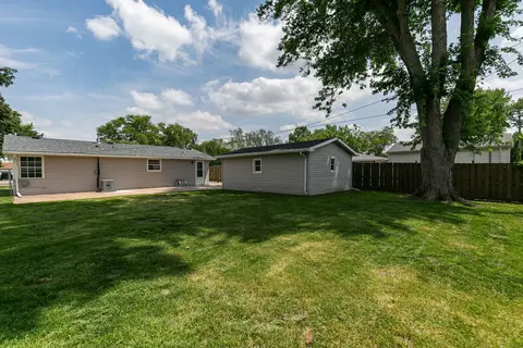 Exterior - 2306 9th St, Silvis, IL 61282 photo 5 of 6